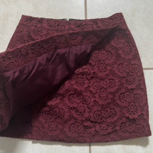 Madewell Burgundy Red Lace Mini Skirt with Asymmetrical Detail Women’s Size 4 - Picture 2 of 6
